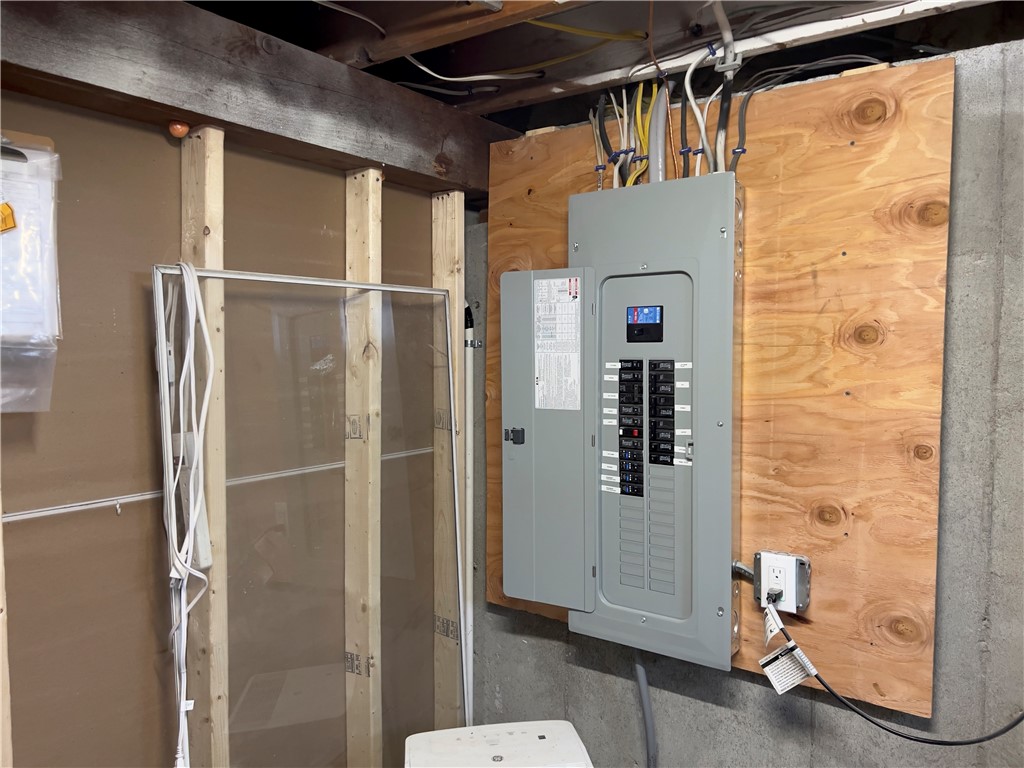 1802 Mooresfield Road South Kingstown, RI 02879 - Photo 23 of 34 200 AMP. electrical service.