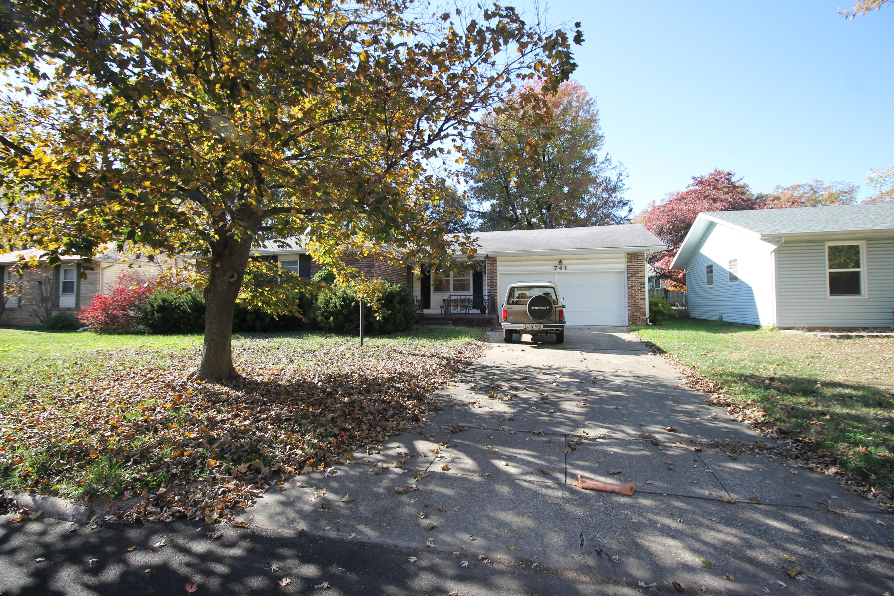 741 South Grandview Avenue Springfield, MO 65802 - Photo 1 of 1 741 S Grandview