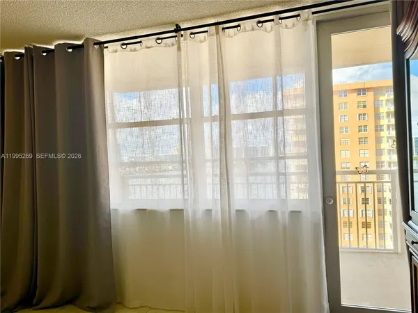 $2,550 | 250 174th Street, Unit 1912, Sunny Isles Beach, FL 33160