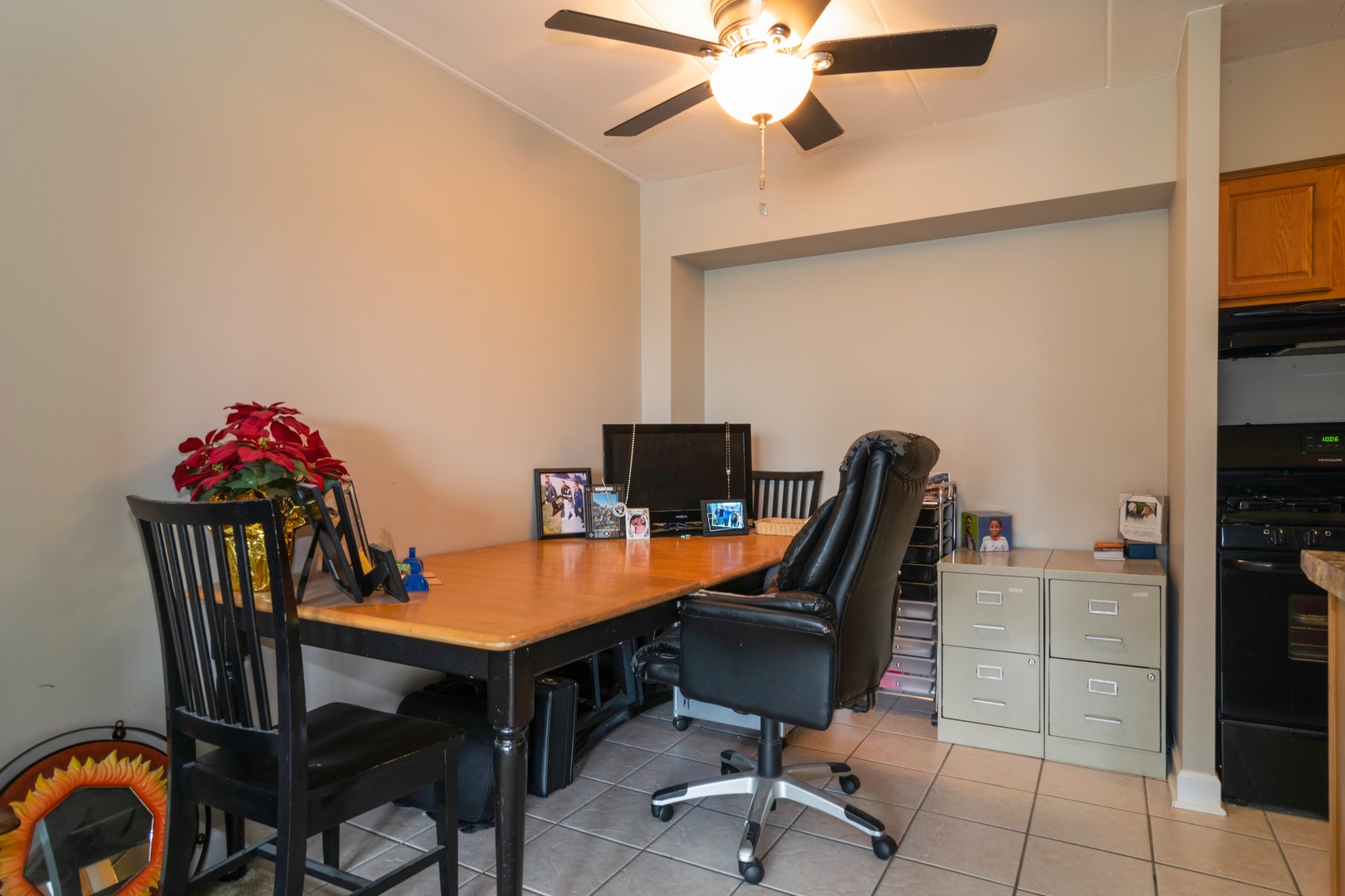 300 South Roselle Road, Unit 319 Schaumburg, IL 60193 - Photo 6 of 11 a view of a workspace with furniture