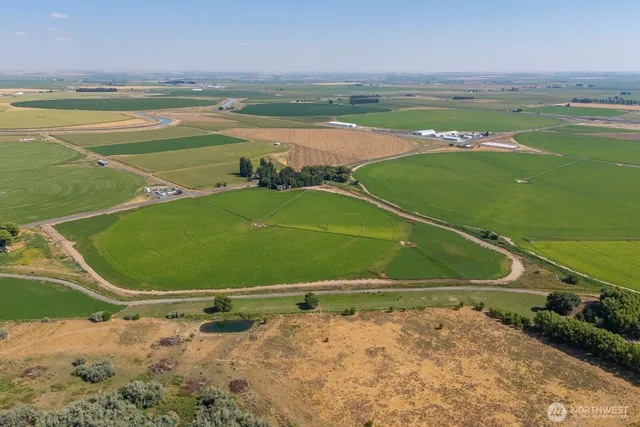 a view of a tennis court