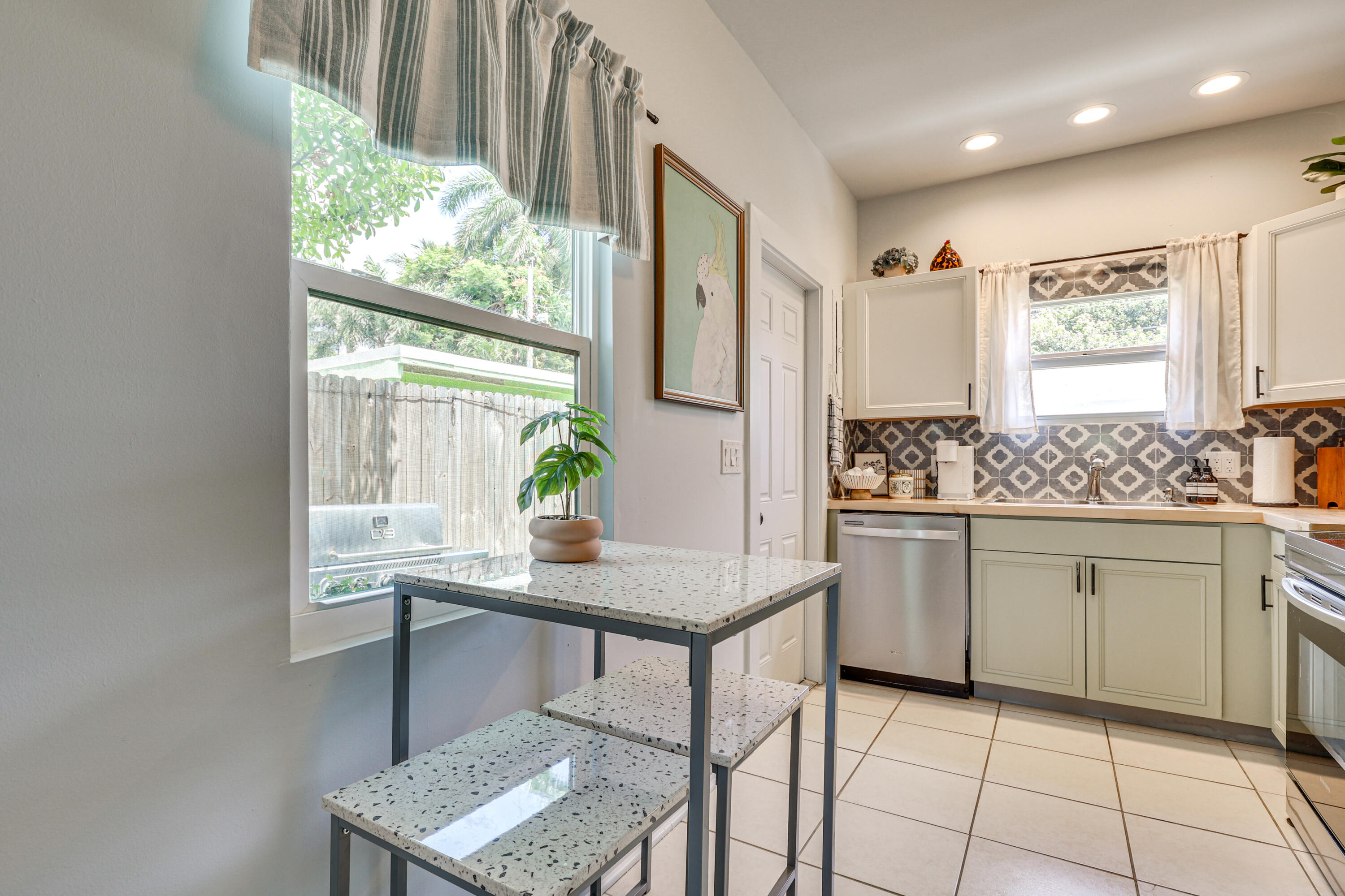 411 Valley Forge Road West Palm Beach, FL 33405 - Photo 11 of 52 Set - 009