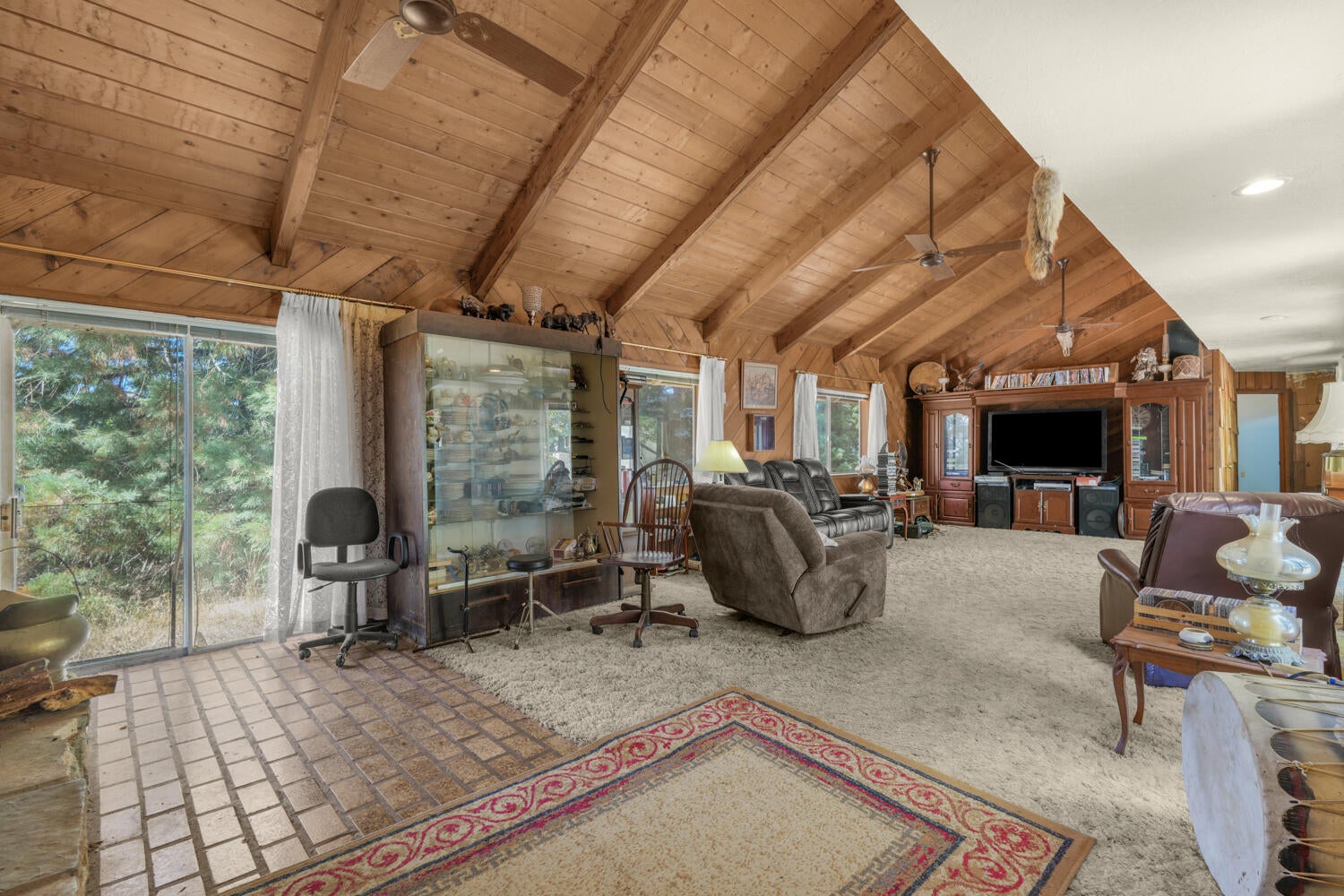 485 Plat B Road Sutherlin, OR 97479 - Photo 6 of 28 Living Room