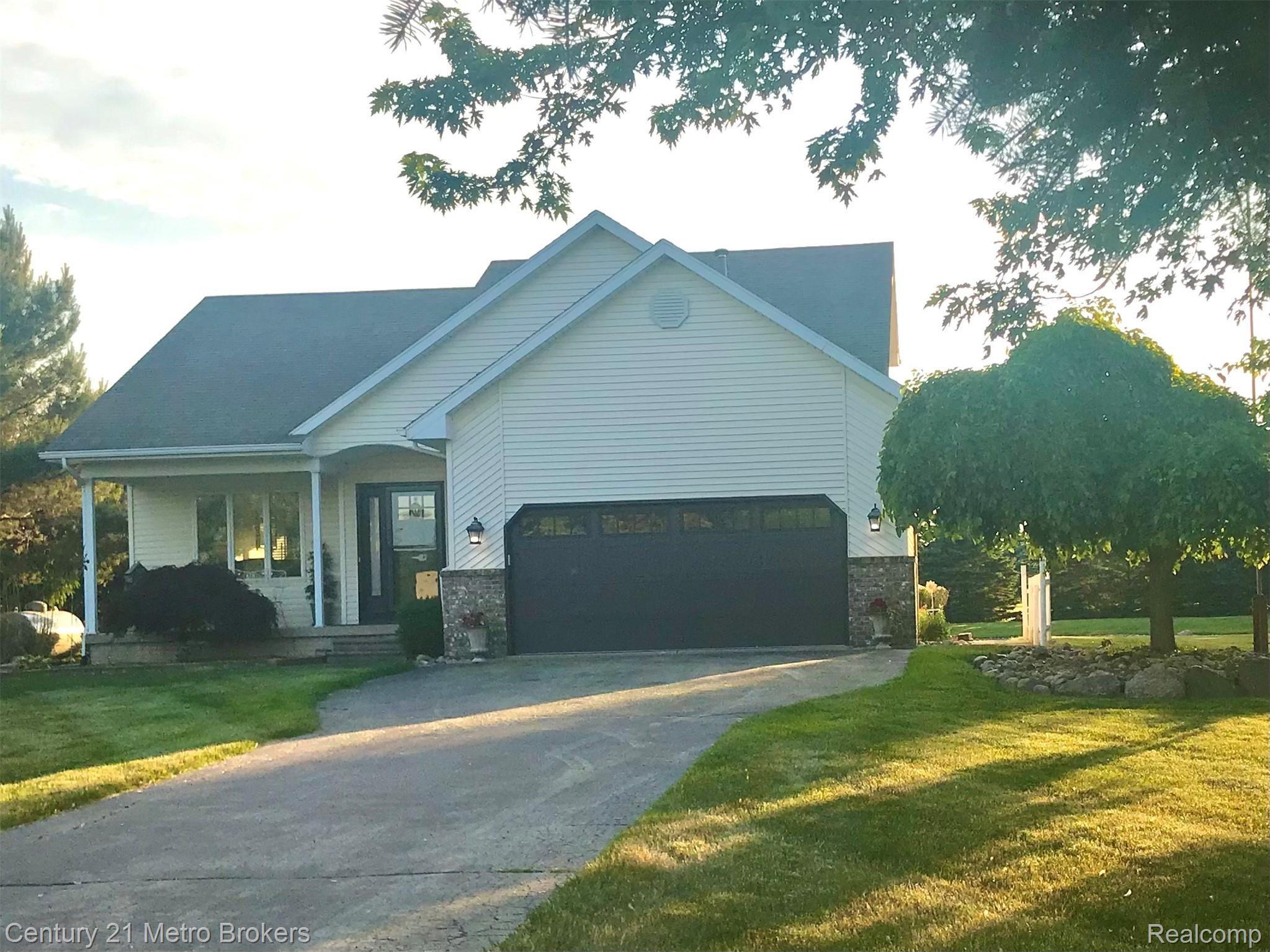 5485 North Henderson Road Davison, MI 48423 - Photo 1 of 31 B056818D-EA6F-4CC5-BF5F-6010AE127F4B.jpeg