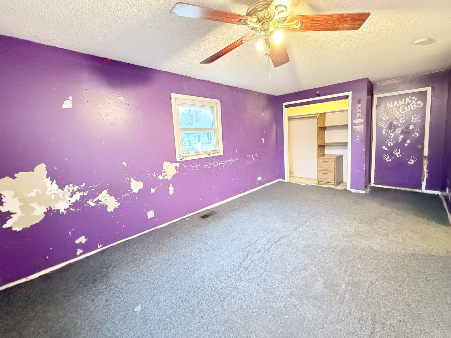 196 Green Court Streamwood, IL 60107 - Photo 12 of 18 a very nice looking room