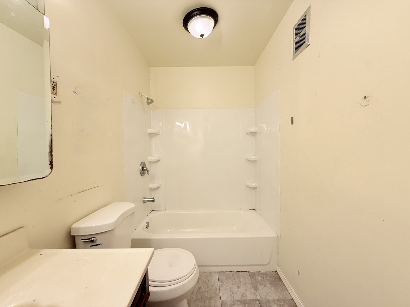196 Green Court Streamwood, IL 60107 - Photo 8 of 18 a bathroom with a toilet and a bath tub