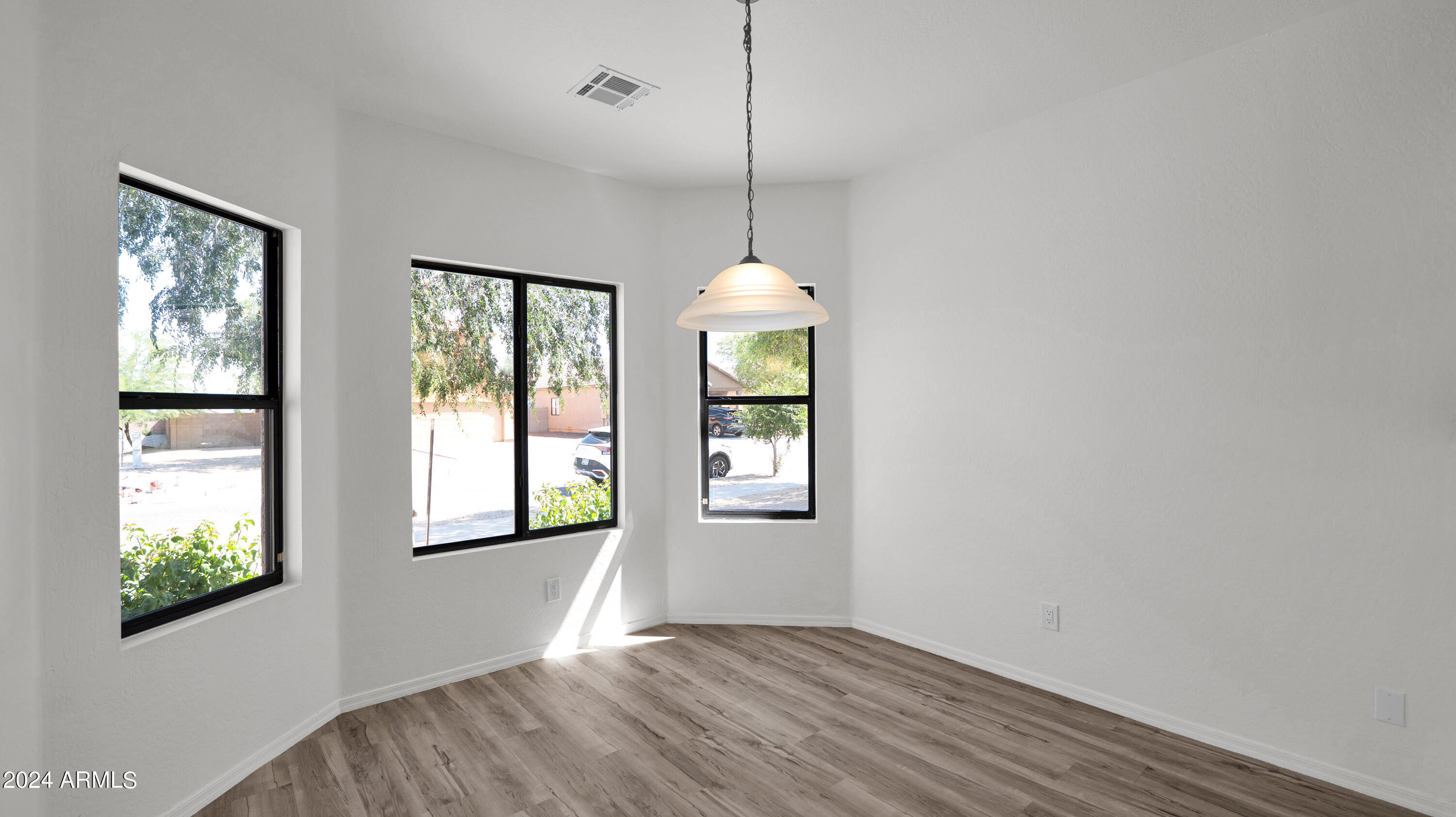937 West Carter Road Phoenix, AZ 85041 - Photo 5 of 28 P1053468