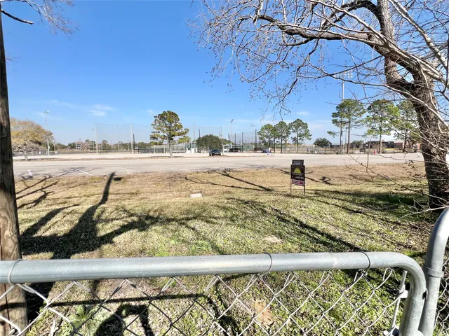 $1,850 | 303 Brigadoon Lane, Friendswood, TX 77546