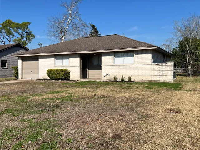 $1,850 | 303 Brigadoon Lane, Friendswood, TX 77546