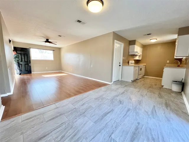 $1,850 | 303 Brigadoon Lane, Friendswood, TX 77546