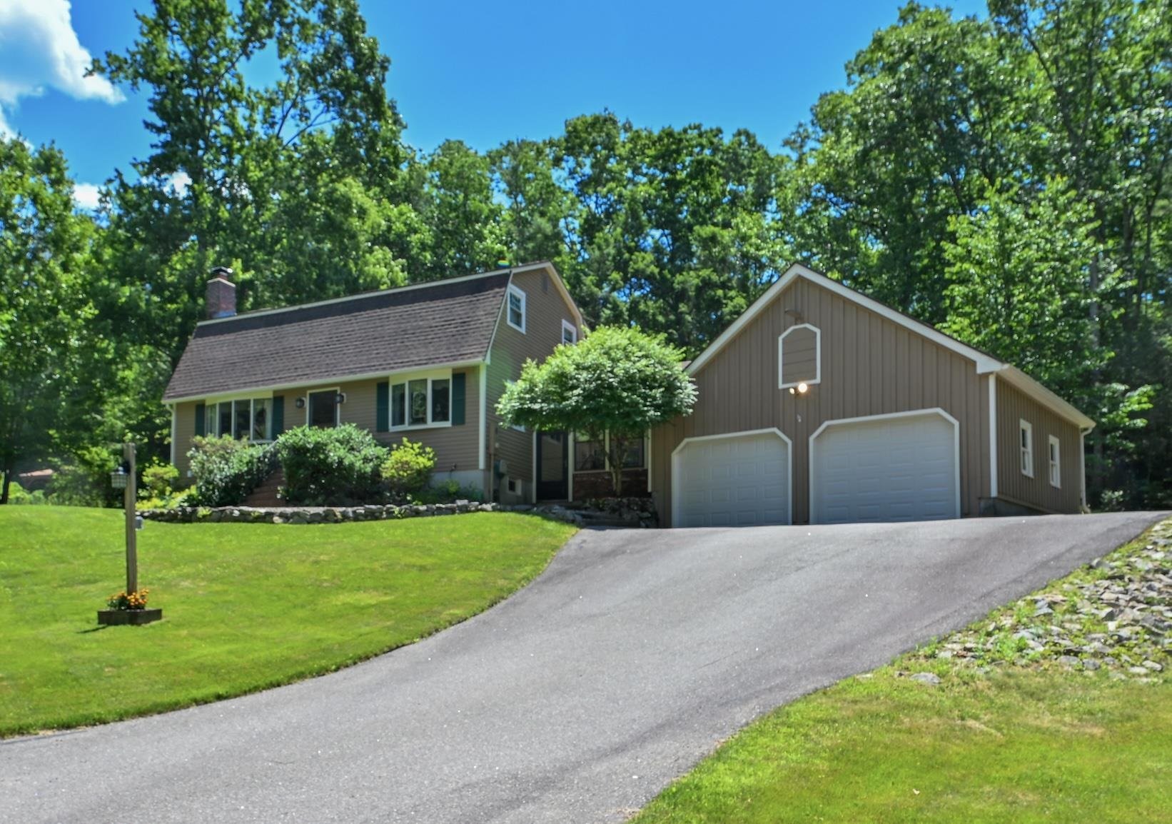 44 Berkley Street Merrimack, NH 03054 - Photo 1 of 60