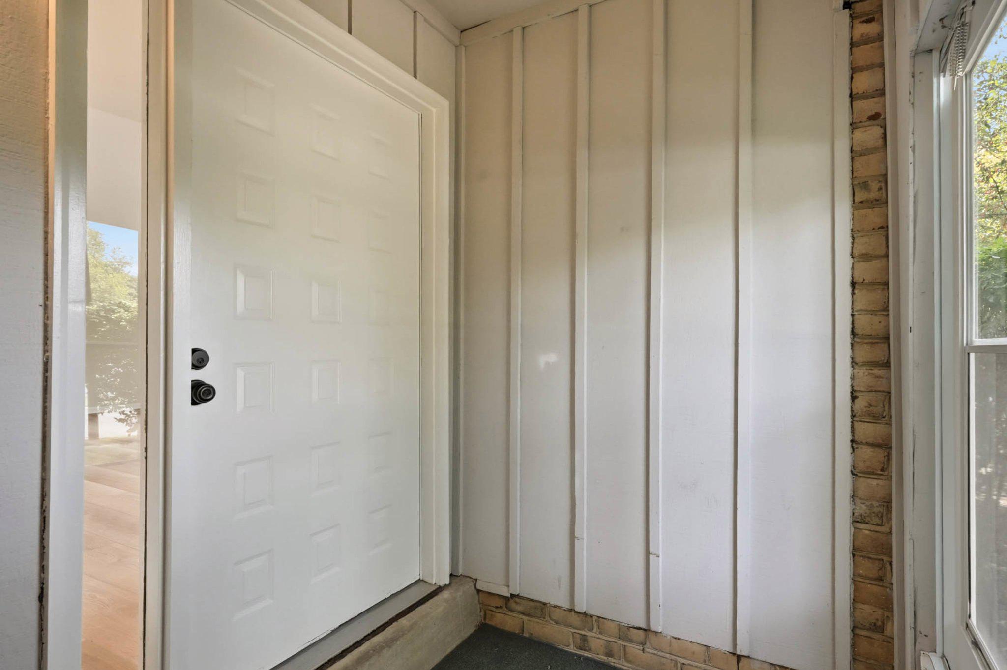 10901 Trotting Ridge Way, Unit 92 Columbia, MD 21044 - Photo 6 of 37 Private Vestibule