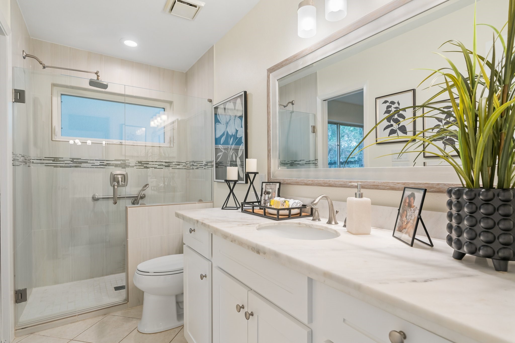 1924 Nursery Road The Woodlands, TX 77380 - Photo 22 of 29 Hall Bath