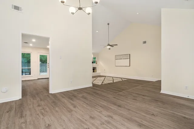 $2,400 | 1924 Nursery Road, The Woodlands, TX 77380