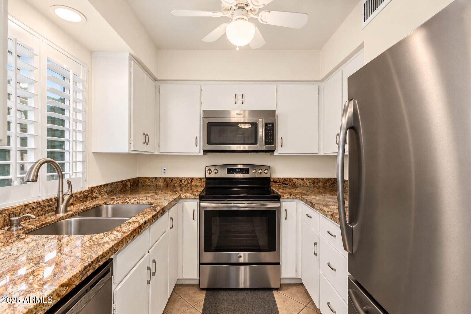 1320 East Bethany Home Road, Unit 54 Phoenix, AZ 85014 - Photo 4 of 32 Kitchen