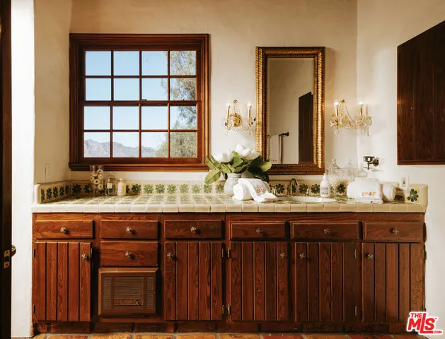 $2,750,000 | 2942 Passmore Drive, Los Angeles, CA 90068