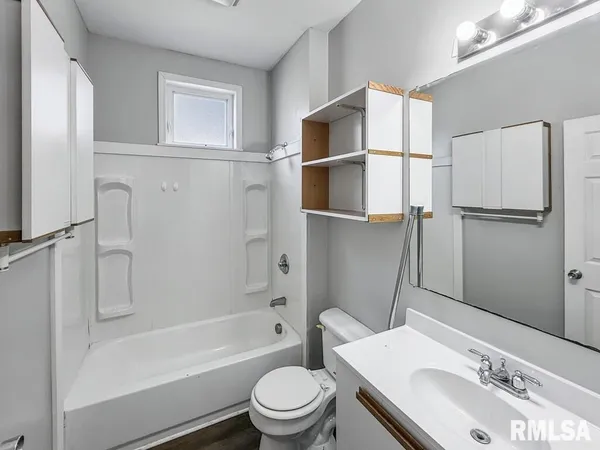 $365,000 | 319-321 East College Street, Carbondale, IL 62901