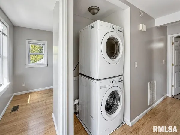 $365,000 | 319-321 East College Street, Carbondale, IL 62901