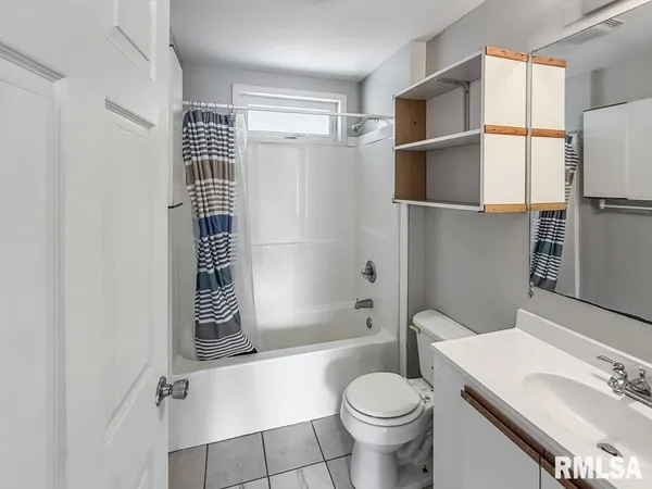 $365,000 | 319-321 East College Street, Carbondale, IL 62901