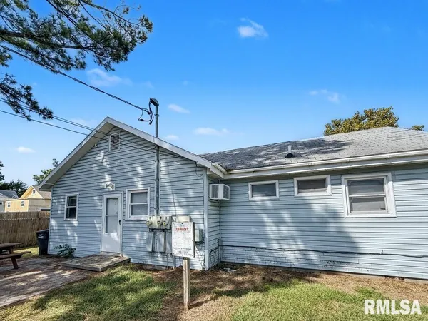 $365,000 | 319-321 East College Street, Carbondale, IL 62901