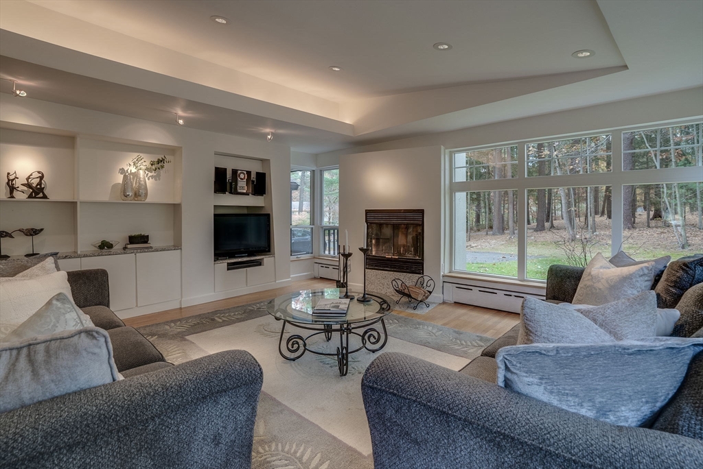 22 Alexandra Road Lynnfield, MA 01940 - Photo 11 of 36 Gallery Image 11