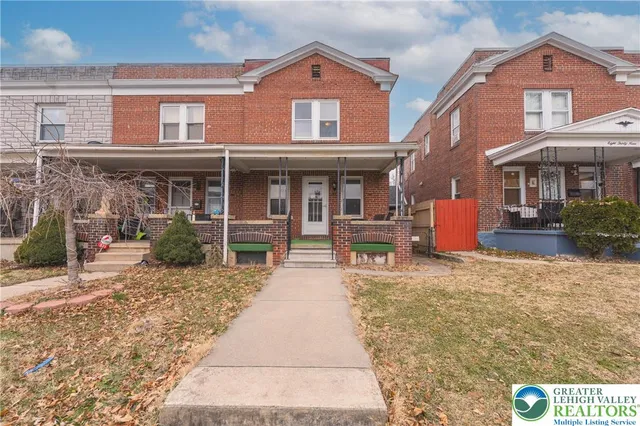 a house view with a outdoor space
