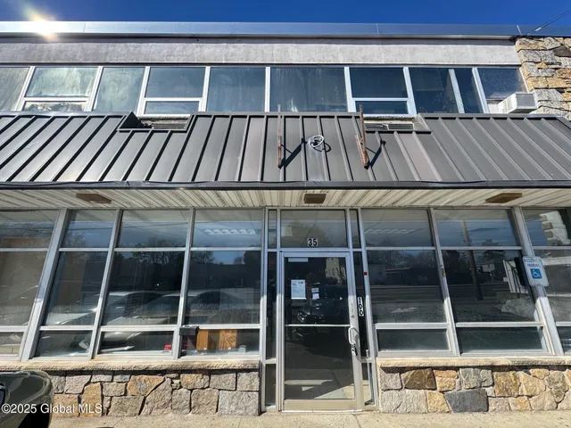 $3,000 | 35 Fuller Road, Colonie, NY 12205