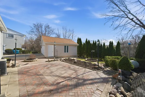 $600,000 | 535 Weidner Road, Buffalo Grove, IL 60089