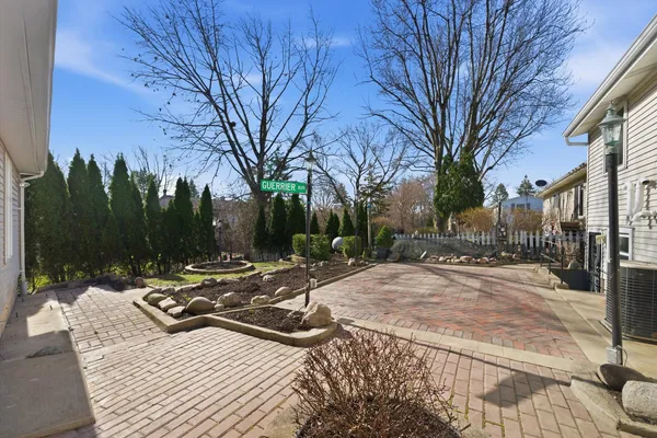 $600,000 | 535 Weidner Road, Buffalo Grove, IL 60089