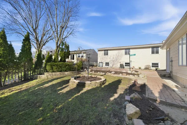 $600,000 | 535 Weidner Road, Buffalo Grove, IL 60089
