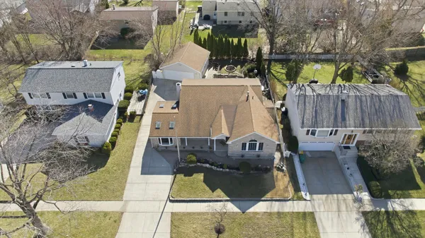 $600,000 | 535 Weidner Road, Buffalo Grove, IL 60089