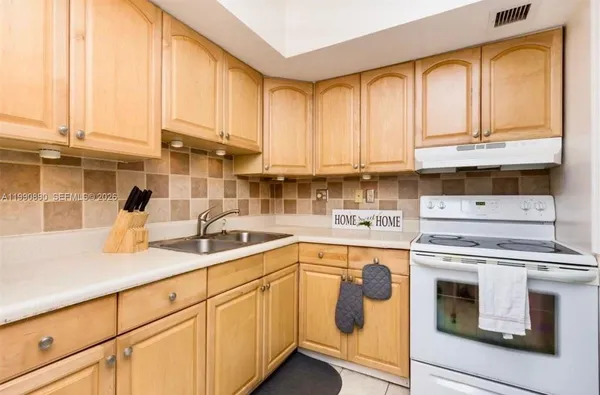 $1,800 | 1967 South Ocean Boulevard, Unit 205, Lauderdale-by-the-Sea, FL 33062