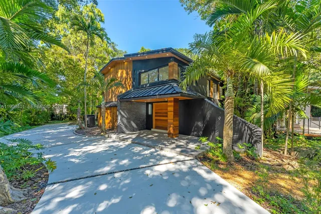 $3,652,500 | 6525 Southwest 133rd Drive, Pinecrest, FL 33156