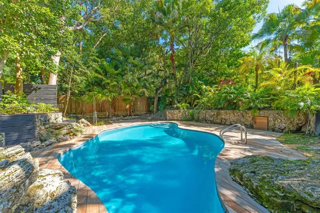 $3,652,500 | 6525 Southwest 133rd Drive, Pinecrest, FL 33156