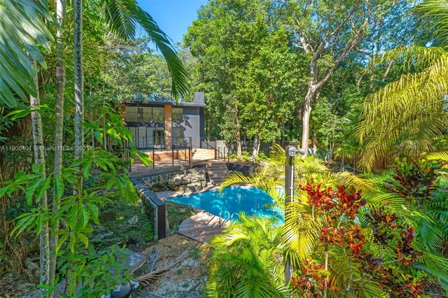$3,652,500 | 6525 Southwest 133rd Drive, Pinecrest, FL 33156