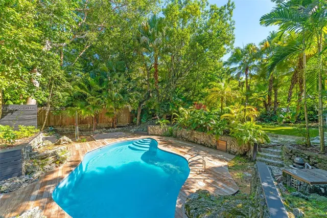 $3,652,500 | 6525 Southwest 133rd Drive, Pinecrest, FL 33156