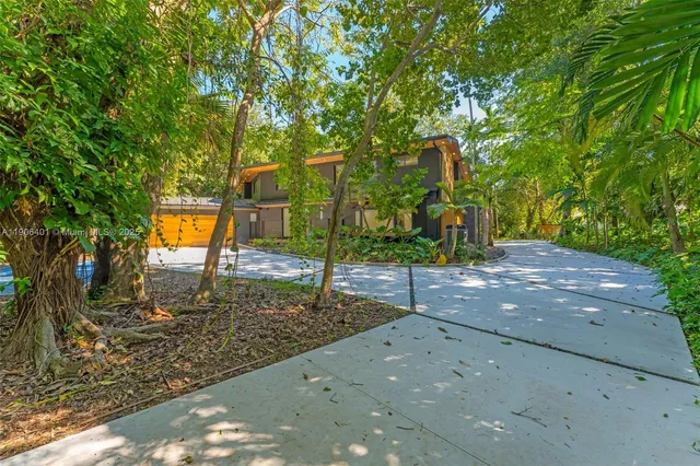 $3,652,500 | 6525 Southwest 133rd Drive, Pinecrest, FL 33156