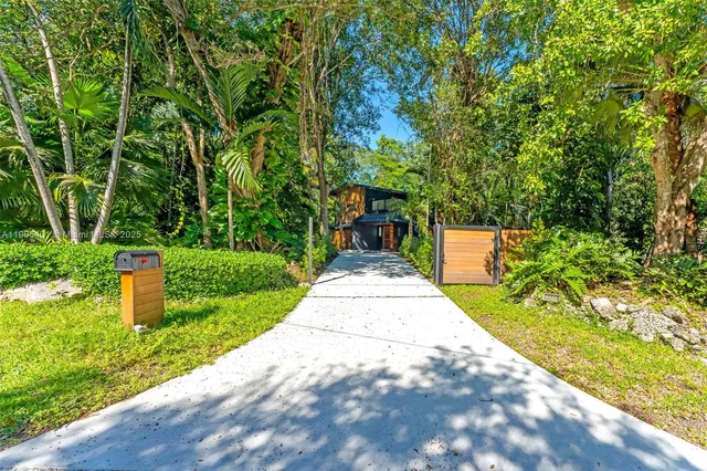 $3,652,500 | 6525 Southwest 133rd Drive, Pinecrest, FL 33156