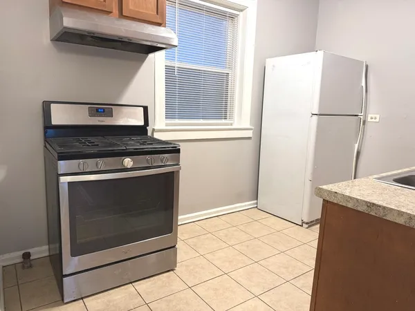 $1,150 | 7617 South Kingston Avenue, Unit 1A, Chicago, IL 60649
