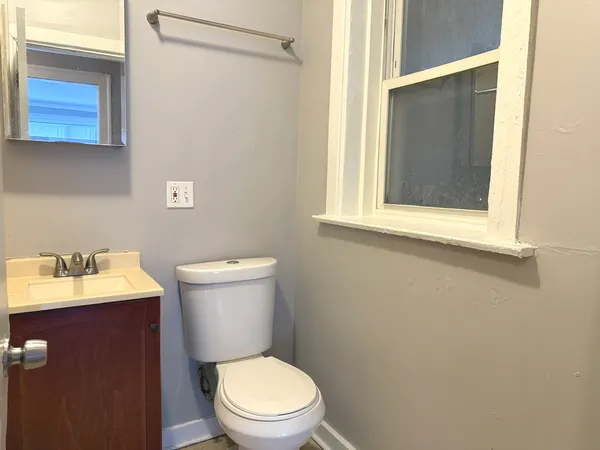 $1,150 | 7617 South Kingston Avenue, Unit 1A, Chicago, IL 60649