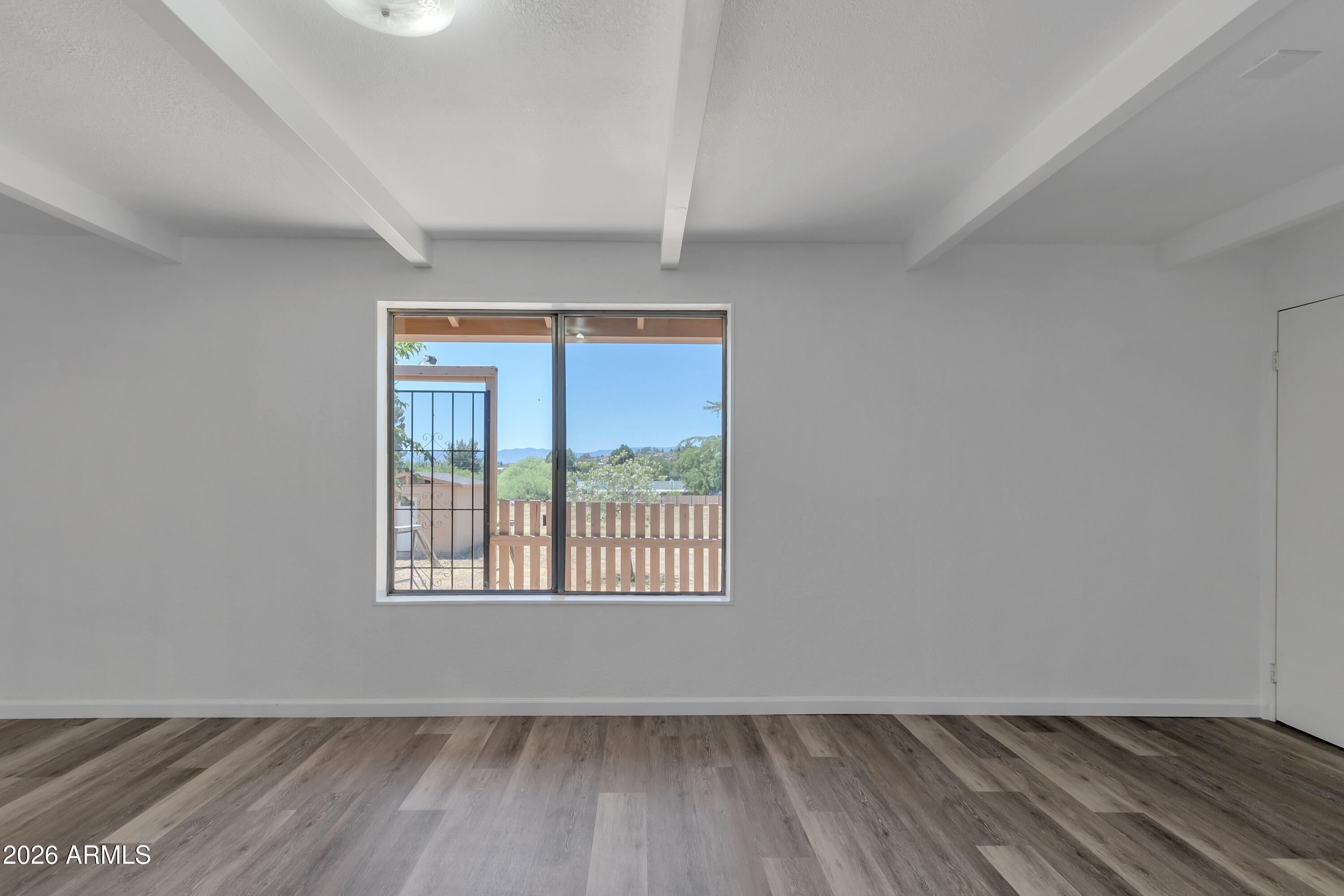 4410 North Montezuma Avenue Rimrock, AZ 86335 - Photo 12 of 27 Living room view 2