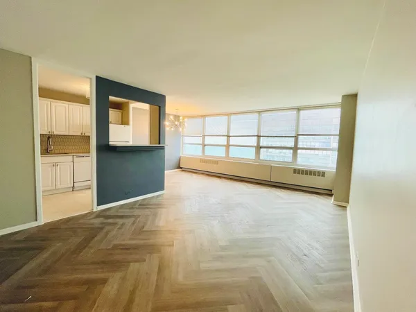 $2,100 | 4800 South Chicago Beach Drive, Unit 2512N, Chicago, IL 60615