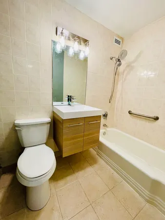 $2,100 | 4800 South Chicago Beach Drive, Unit 2512N, Chicago, IL 60615