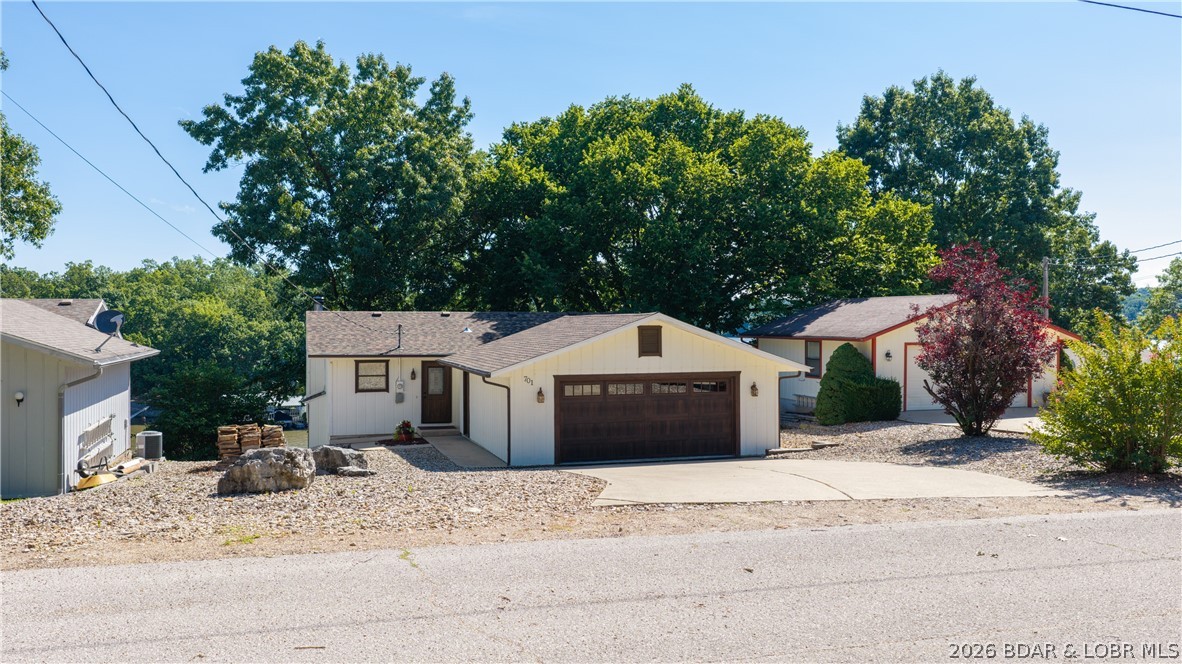 701 Graham Point Camdenton, MO 65020 - Photo 6 of 37