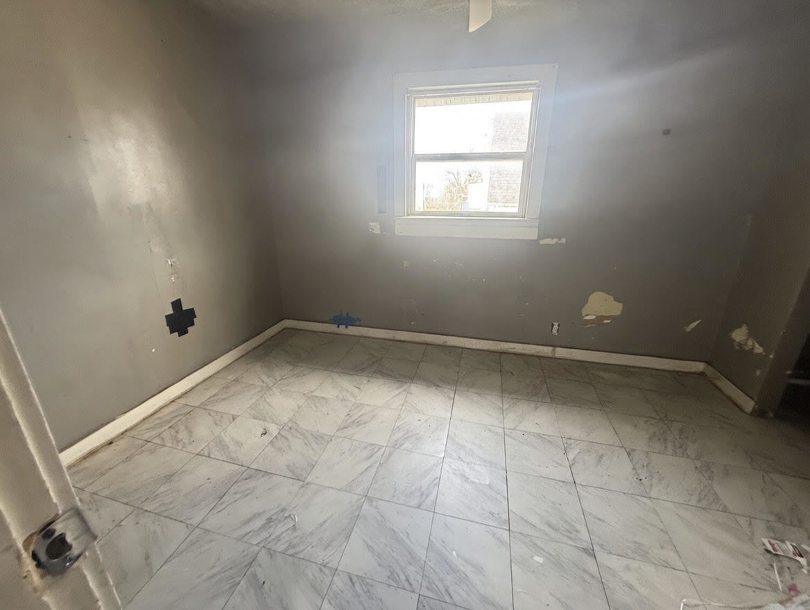7316 South Perry Avenue Chicago, IL 60621 - Photo 12 of 13 an empty room with a window