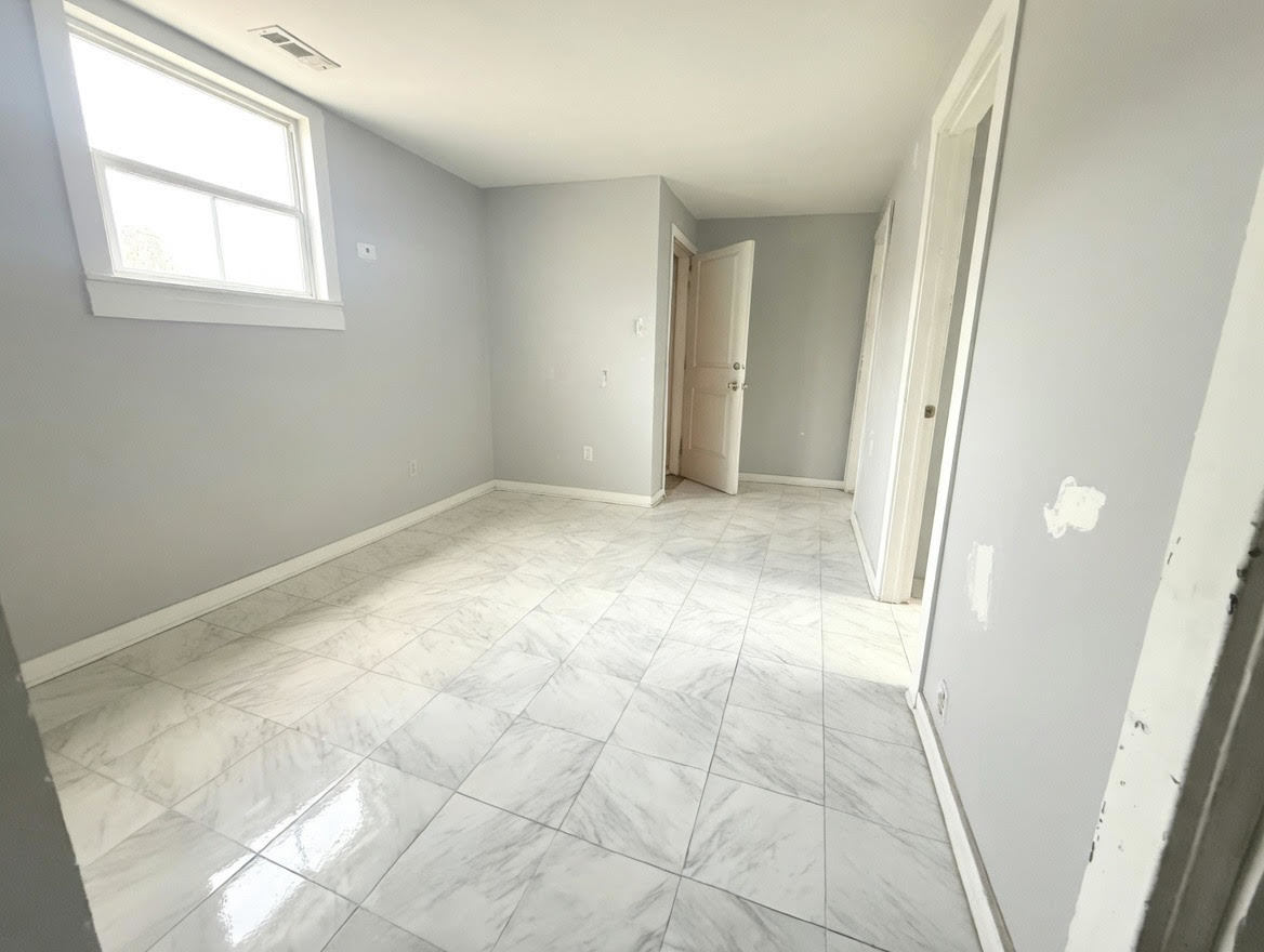 7316 South Perry Avenue Chicago, IL 60621 - Photo 9 of 13 an empty room with windows