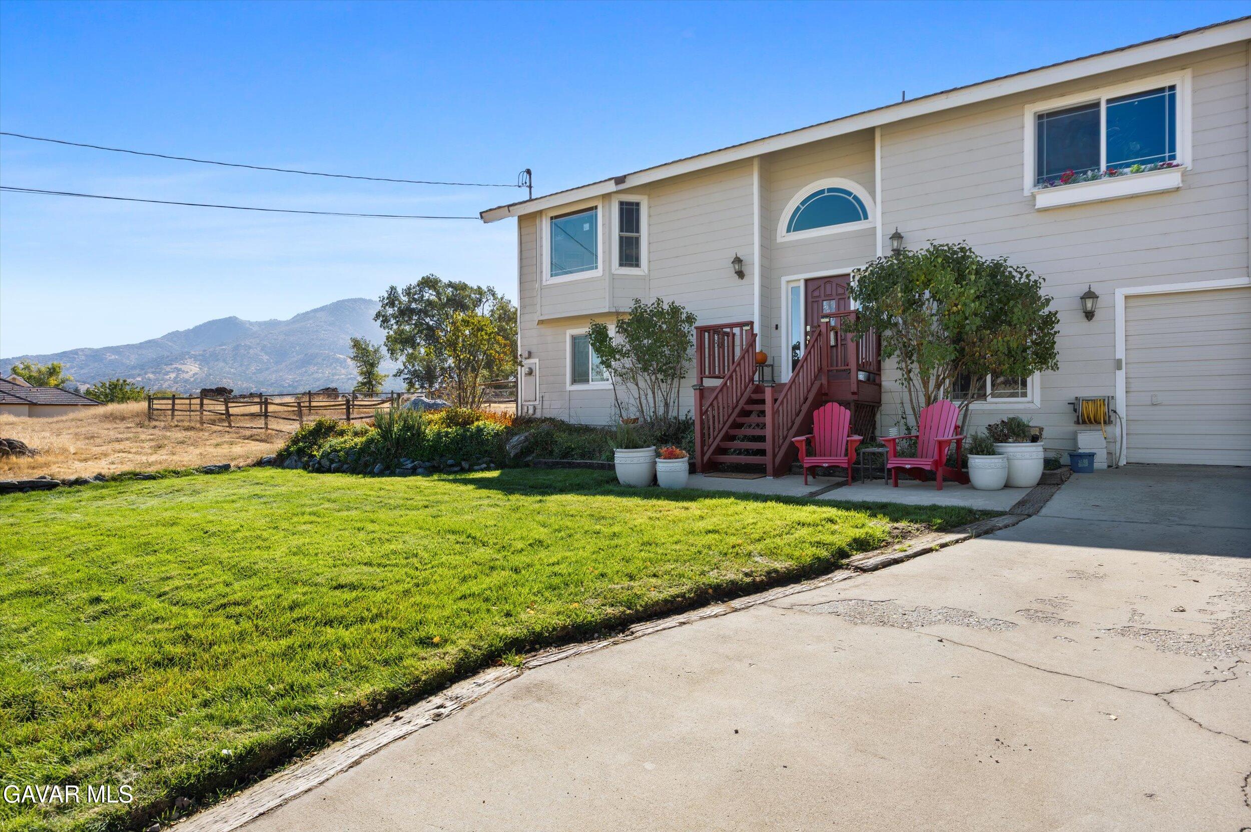 28360 Burning Tree Drive Tehachapi, CA 93561 - Photo 14 of 61 a front view of house with yard and green space