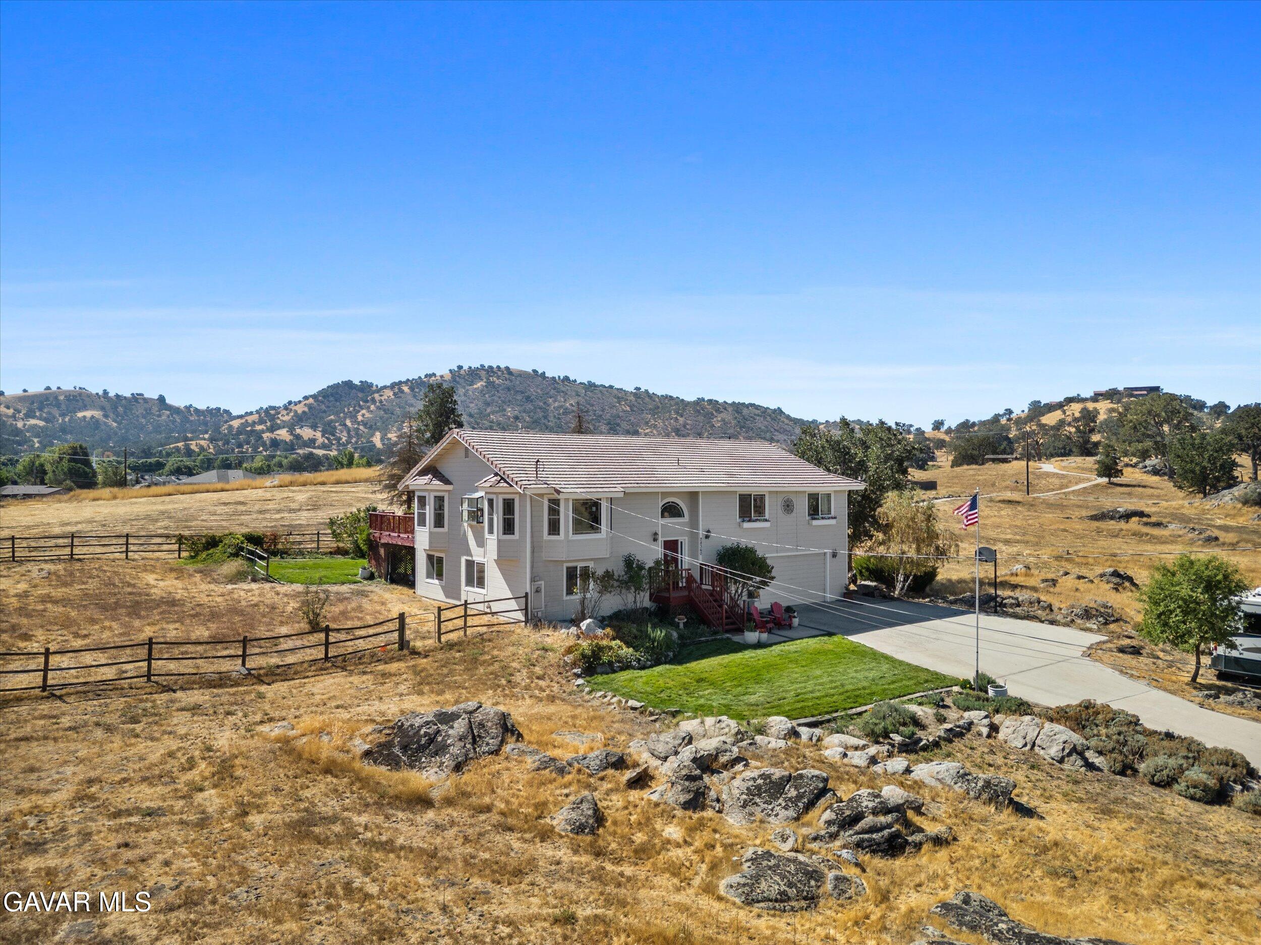 28360 Burning Tree Drive Tehachapi, CA 93561 - Photo 3 of 61 a front view of a house with a yard