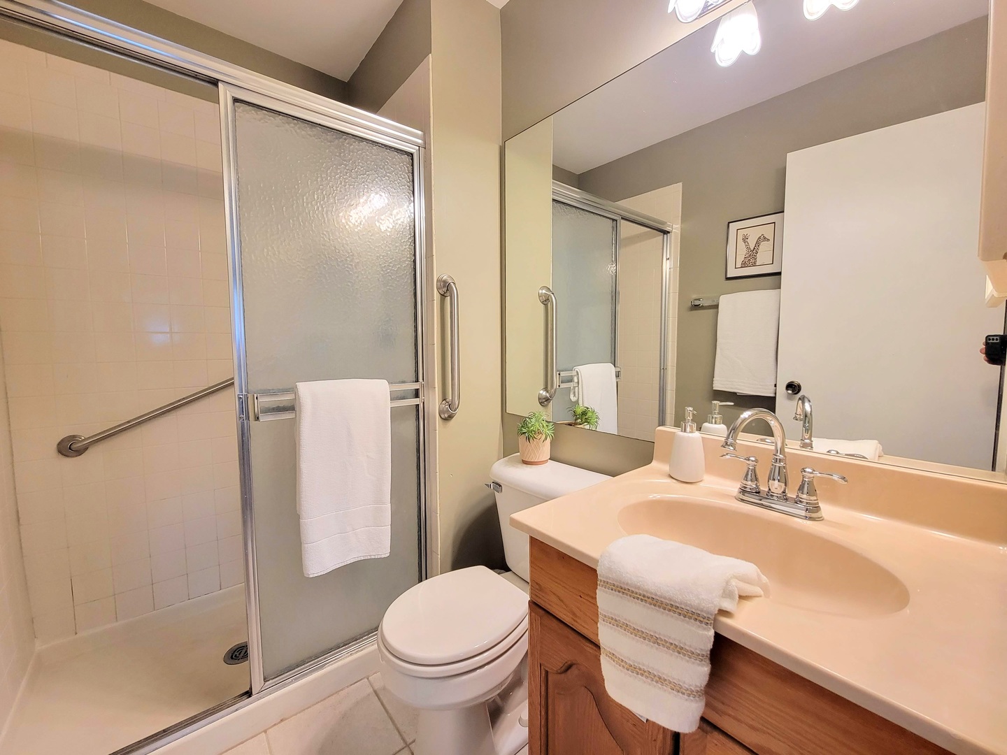 1326 7 Pines Road, Unit D1 Schaumburg, IL 60193 - Photo 18 of 25 a bathroom with a sink toilet and shower