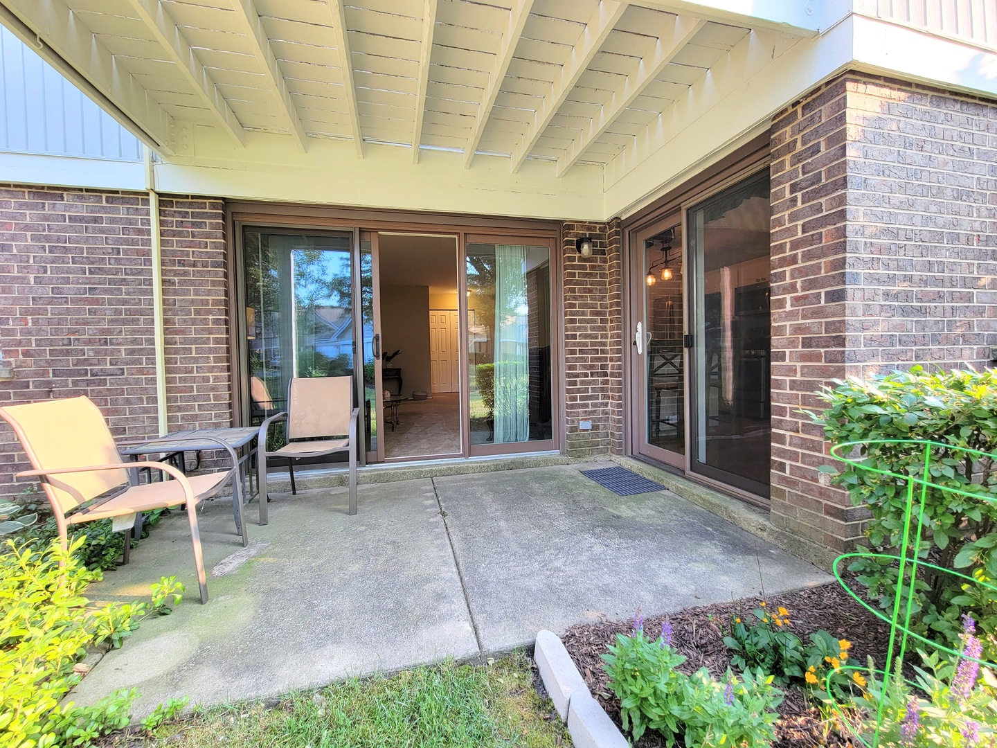 1326 7 Pines Road, Unit D1 Schaumburg, IL 60193 - Photo 24 of 25 a view of a patio with table and chairs and potted plants